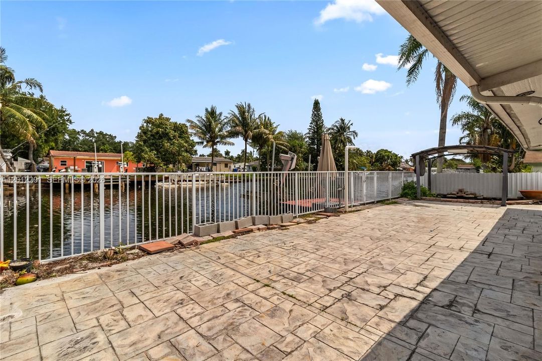 Activo con contrato: $699,000 (3 camas, 2 baños, 1528 Pies cuadrados)