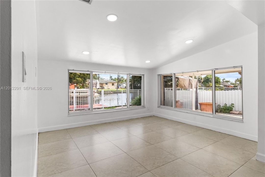Activo con contrato: $699,000 (3 camas, 2 baños, 1528 Pies cuadrados)