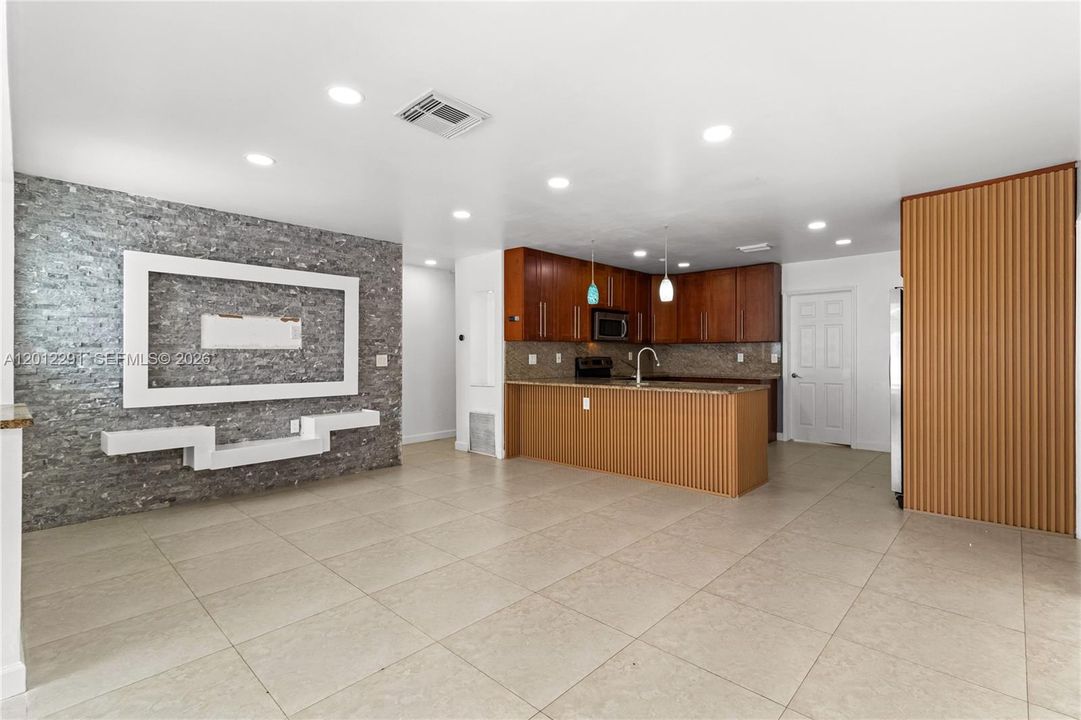 Activo con contrato: $699,000 (3 camas, 2 baños, 1528 Pies cuadrados)