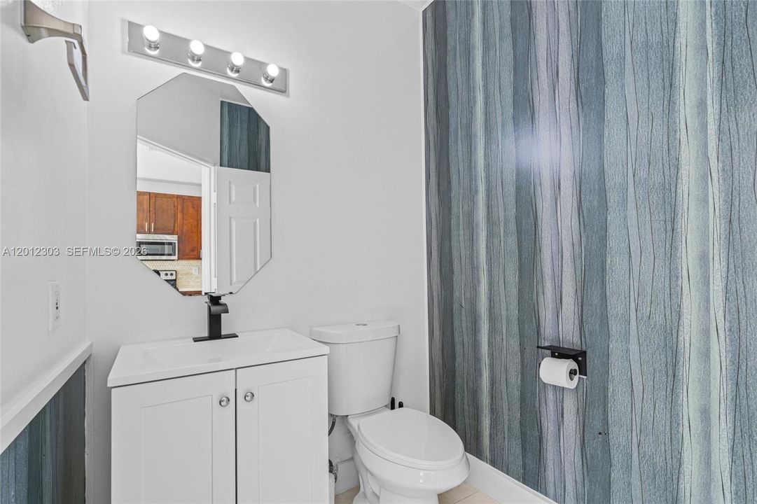 Activo con contrato: $929,000 (4 camas, 2 baños, 2136 Pies cuadrados)