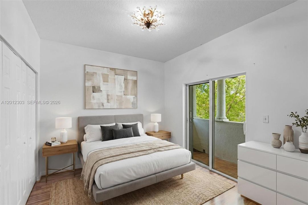 Activo con contrato: $929,000 (4 camas, 2 baños, 2136 Pies cuadrados)