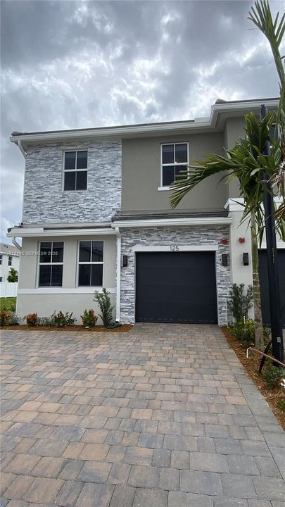 Active With Contract: $4,280 (4 beds, 3 baths, 2297 Square Feet)