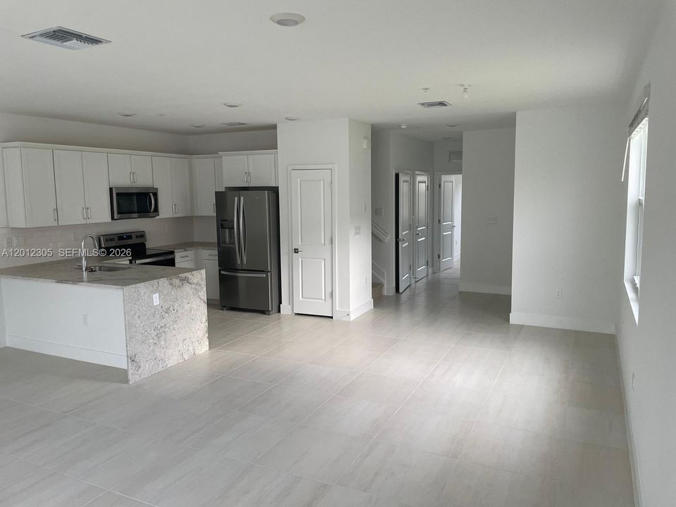 Active With Contract: $4,280 (4 beds, 3 baths, 2297 Square Feet)