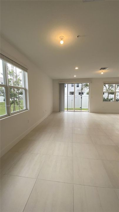 Active With Contract: $4,280 (4 beds, 3 baths, 2297 Square Feet)