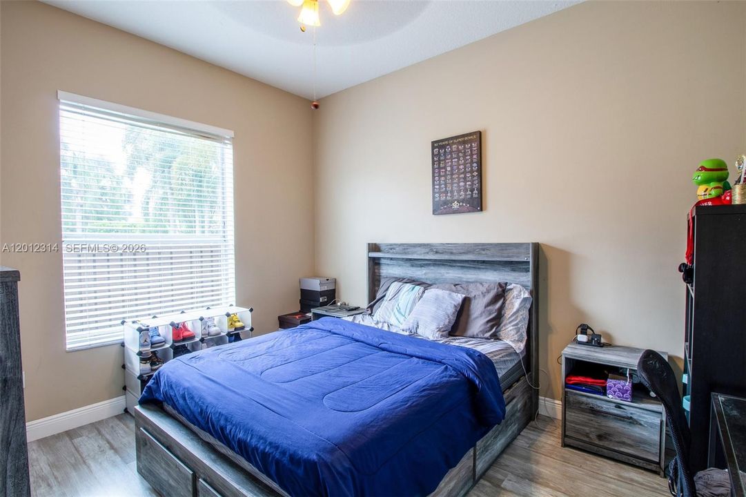 En Venta: $775,000 (5 camas, 3 baños, 2973 Pies cuadrados)