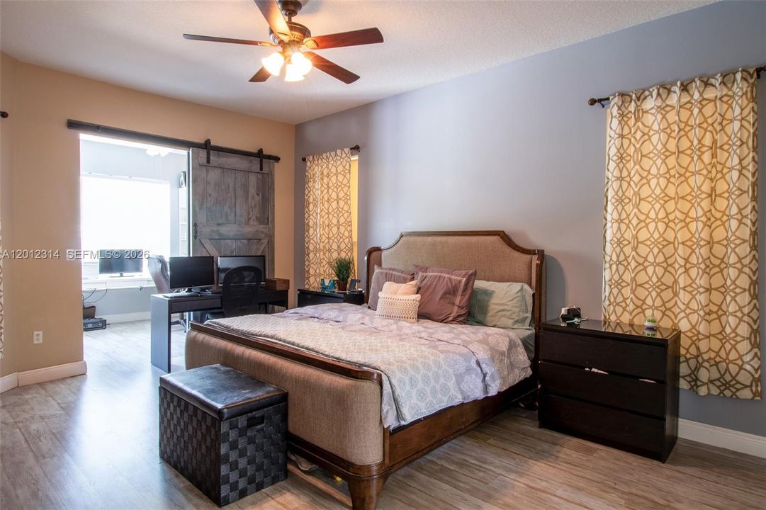 En Venta: $775,000 (5 camas, 3 baños, 2973 Pies cuadrados)
