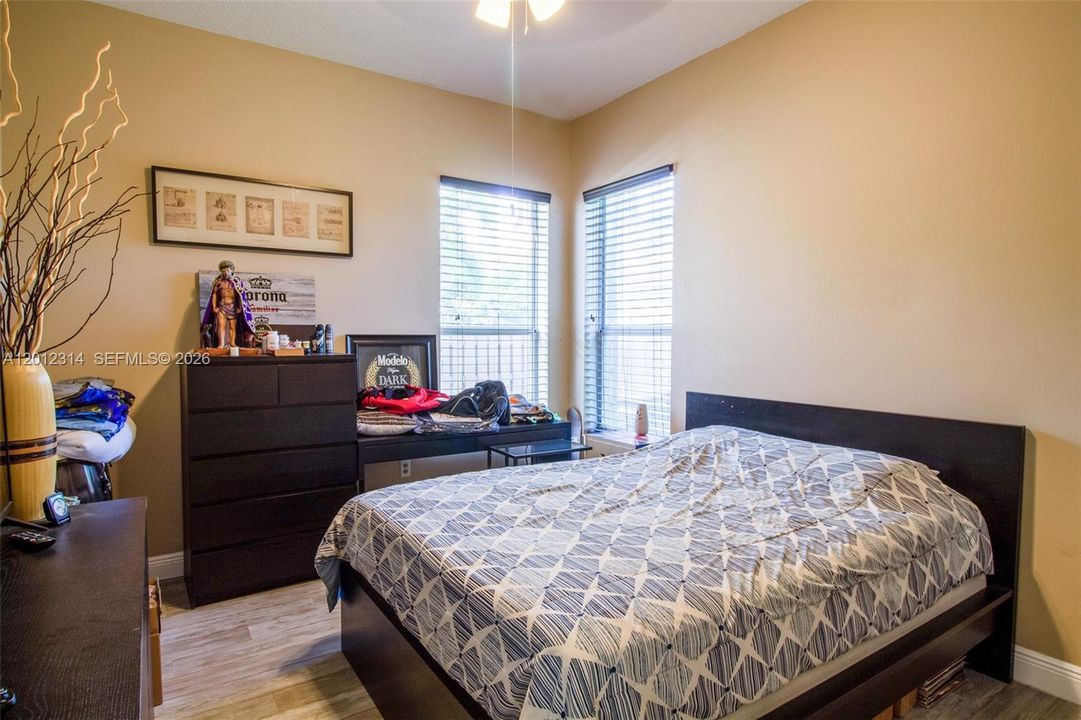 En Venta: $775,000 (5 camas, 3 baños, 2973 Pies cuadrados)