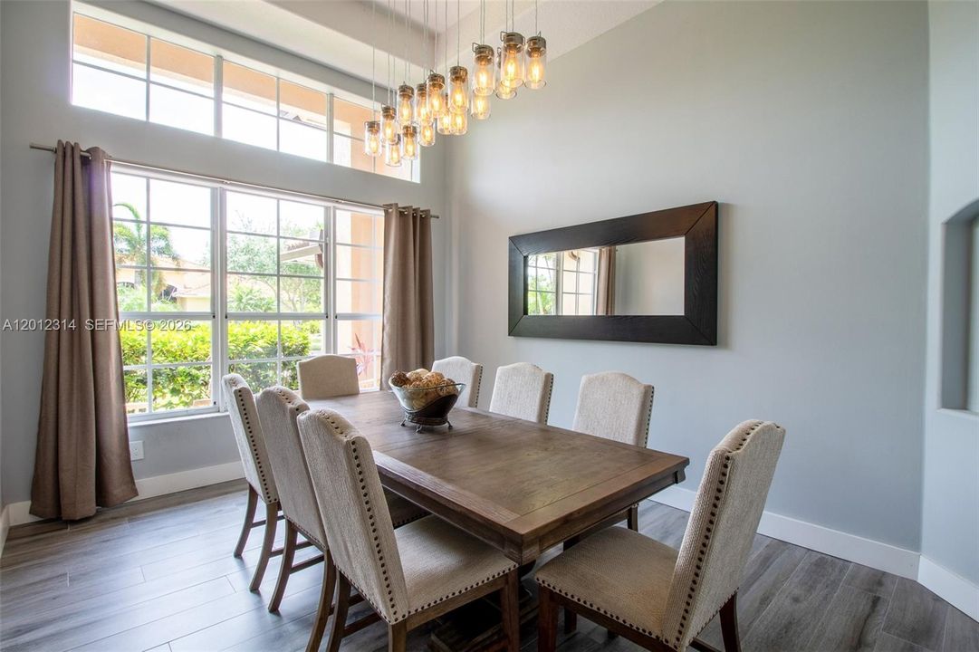 En Venta: $775,000 (5 camas, 3 baños, 2973 Pies cuadrados)