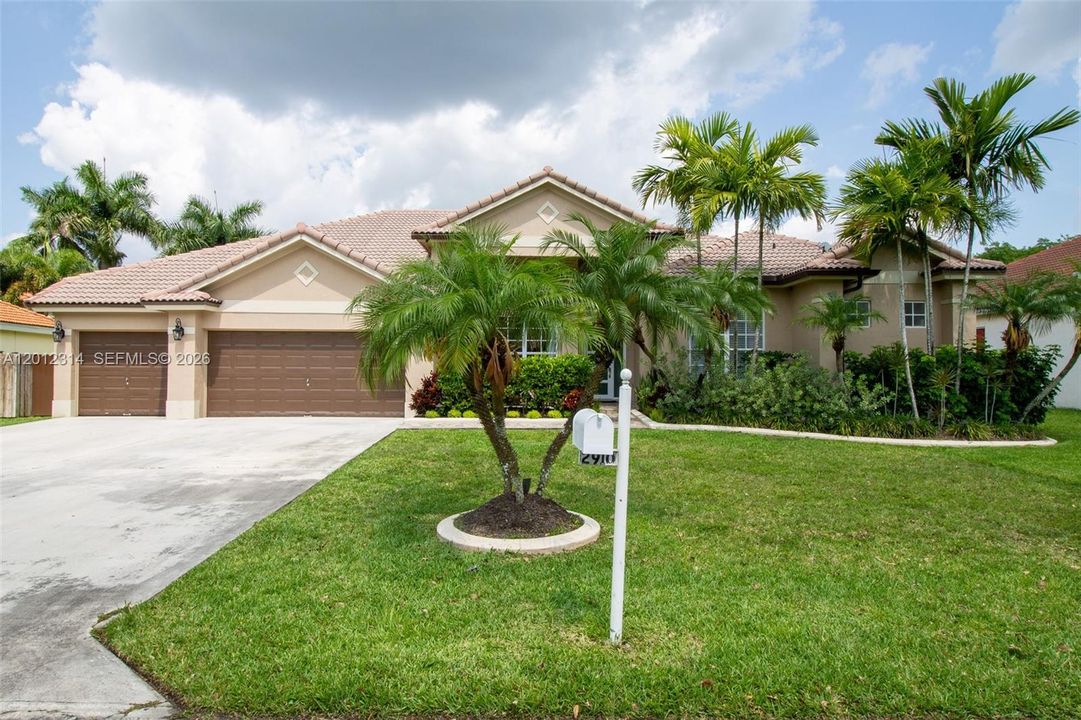 En Venta: $775,000 (5 camas, 3 baños, 2973 Pies cuadrados)