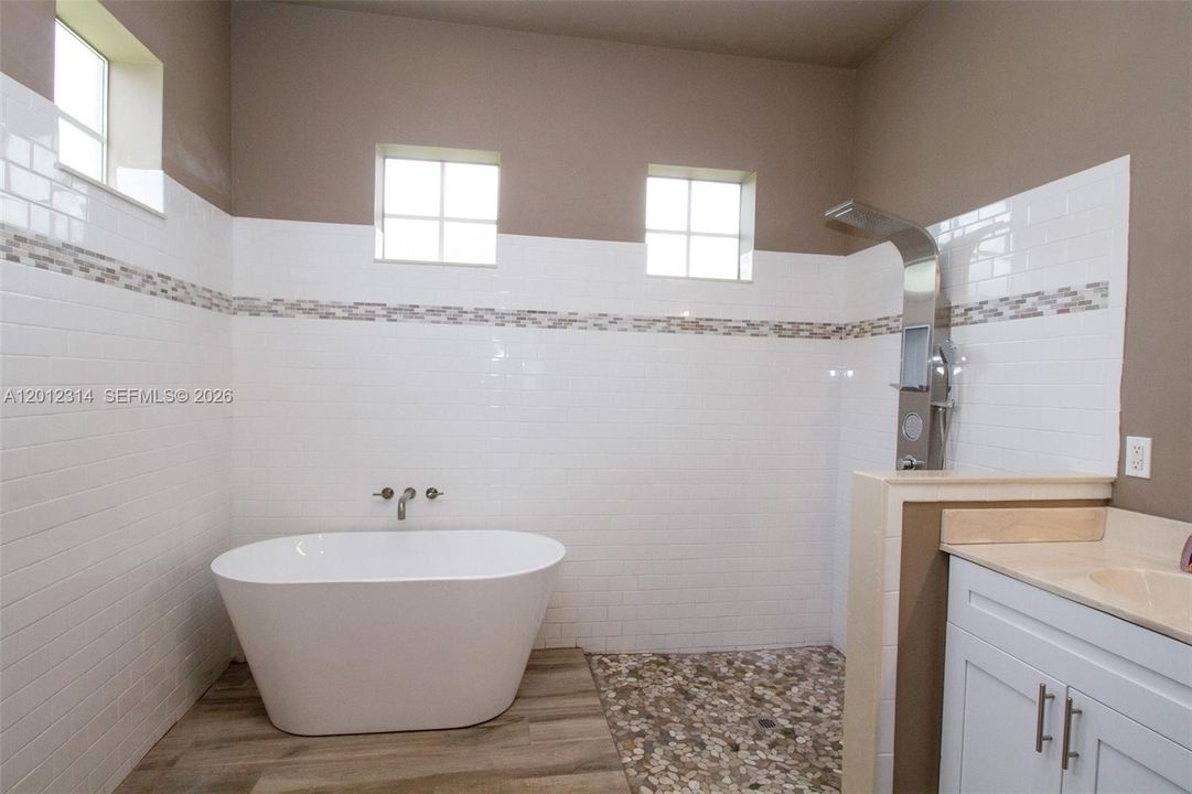 En Venta: $775,000 (5 camas, 3 baños, 2973 Pies cuadrados)