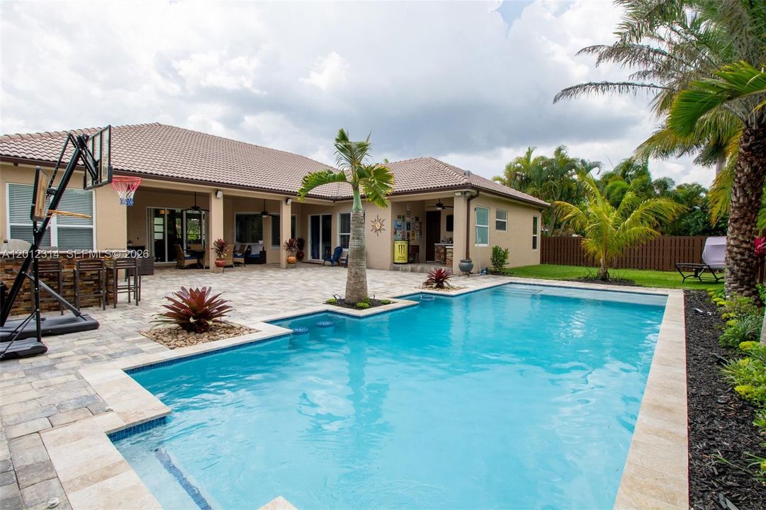 En Venta: $775,000 (5 camas, 3 baños, 2973 Pies cuadrados)