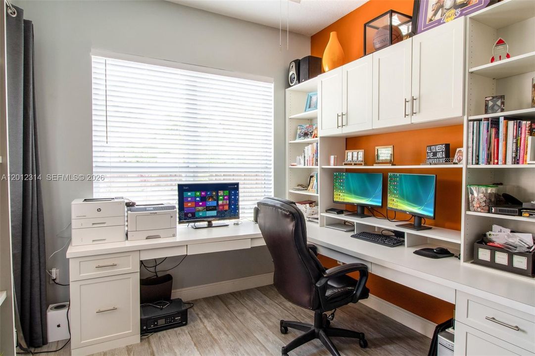 En Venta: $775,000 (5 camas, 3 baños, 2973 Pies cuadrados)