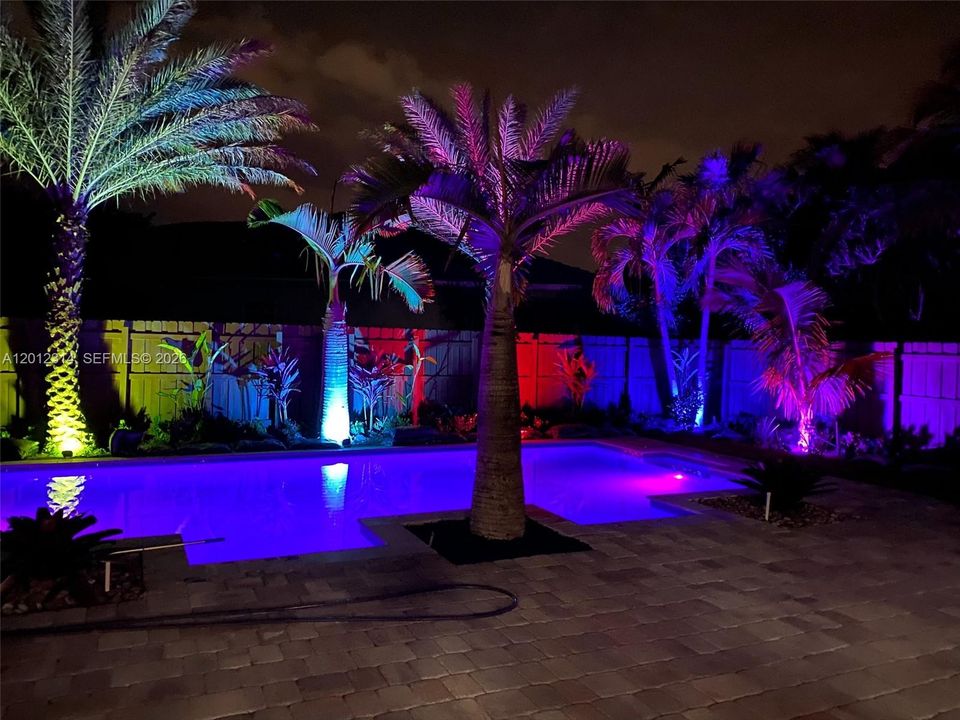 En Venta: $775,000 (5 camas, 3 baños, 2973 Pies cuadrados)