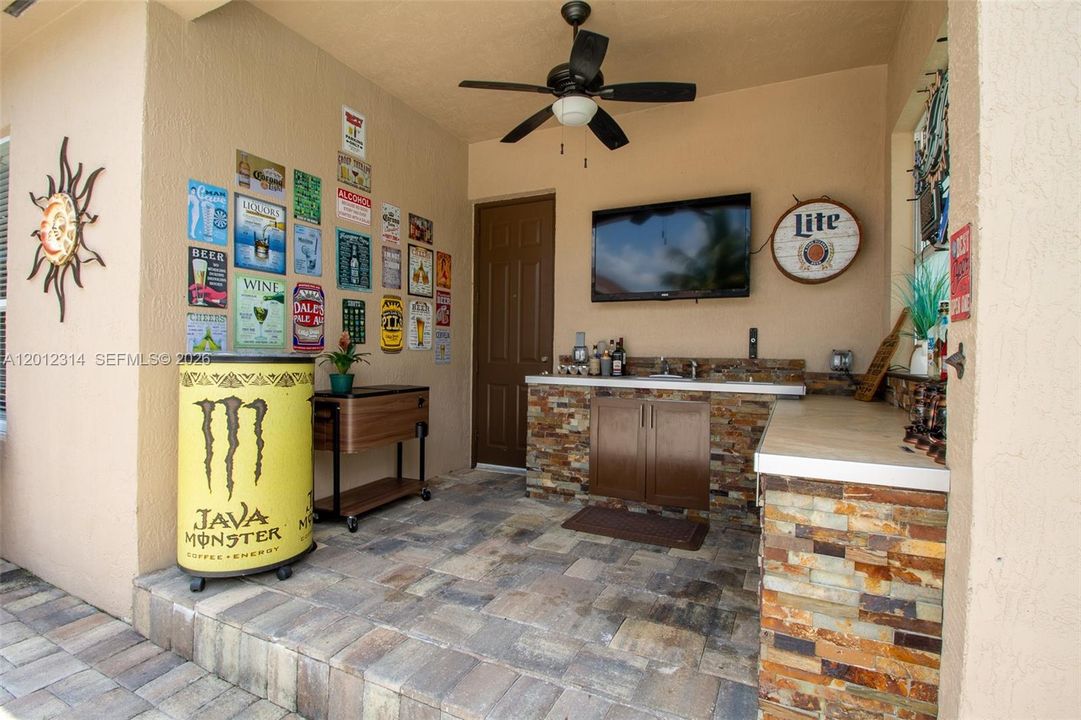 En Venta: $775,000 (5 camas, 3 baños, 2973 Pies cuadrados)