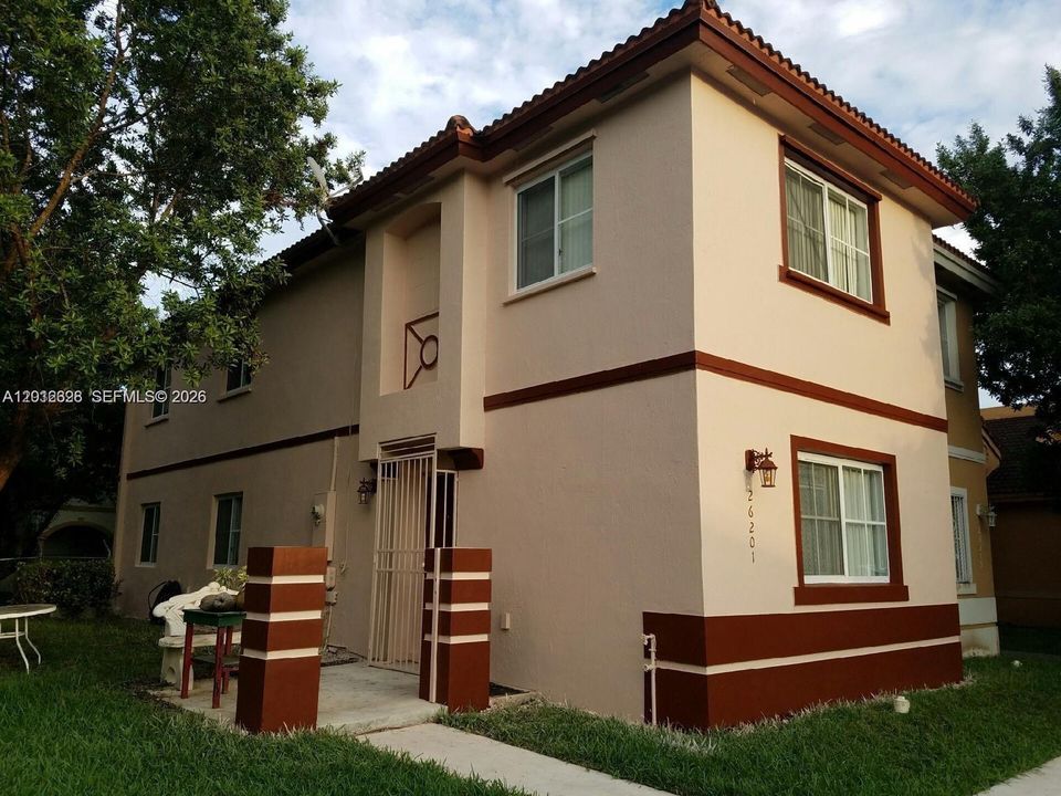 Под контрактом: $265,000 (2 спален, 2 ванн, 1568 Квадратных фут)