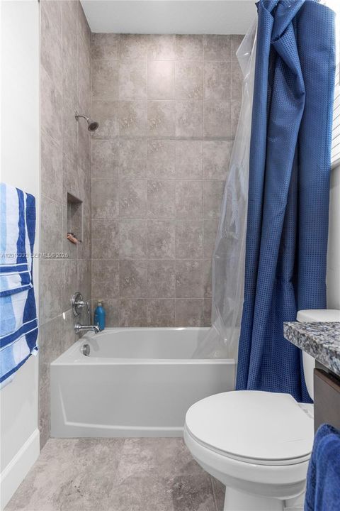 Под контрактом: $799,999 (5 спален, 4 ванн, 3330 Квадратных фут)