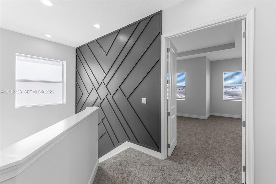 Под контрактом: $799,999 (5 спален, 4 ванн, 3330 Квадратных фут)