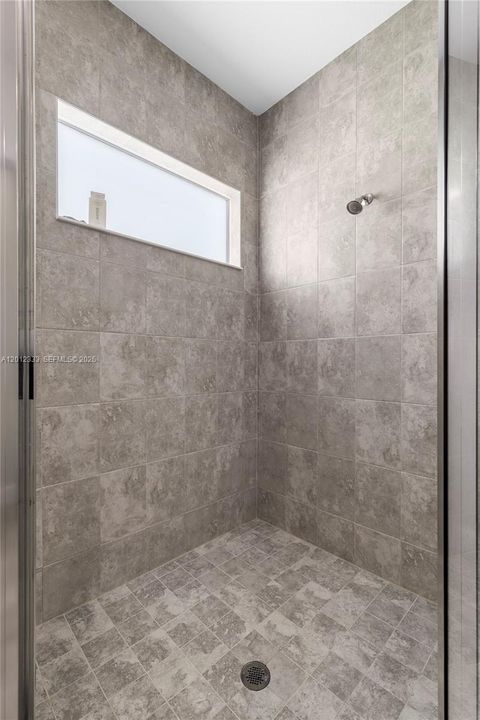 Под контрактом: $799,999 (5 спален, 4 ванн, 3330 Квадратных фут)