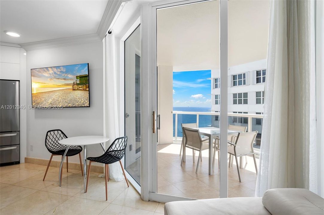 For Sale: $1,475,000 (2 beds, 2 baths, 1490 Square Feet)