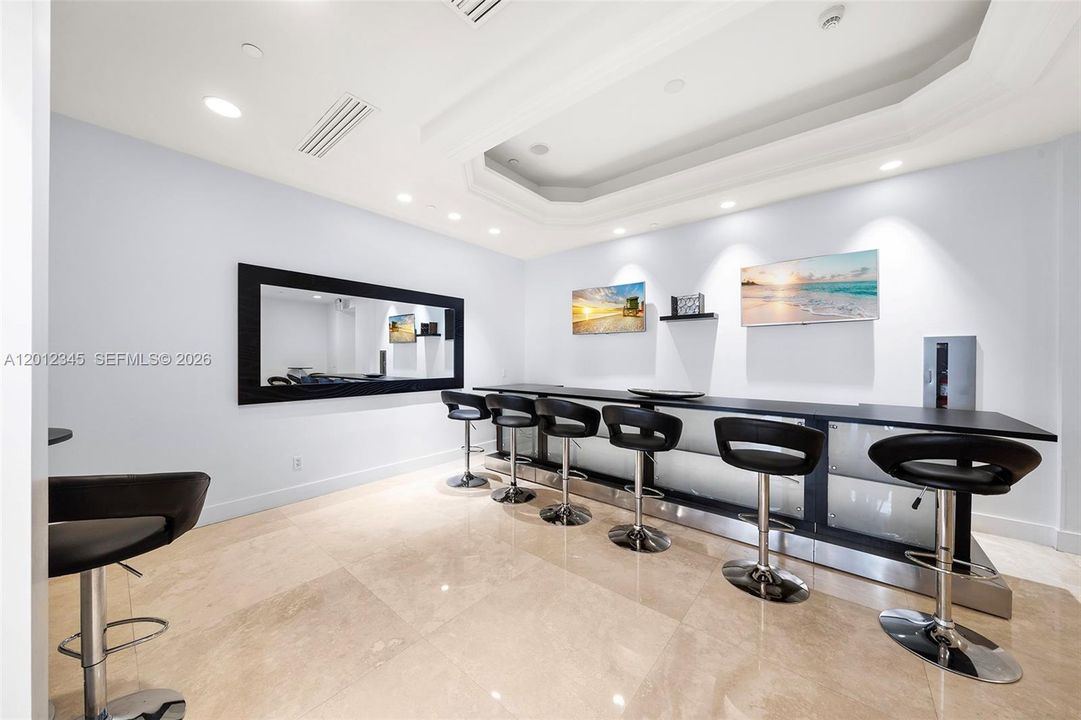 Green Diamond - Social Room