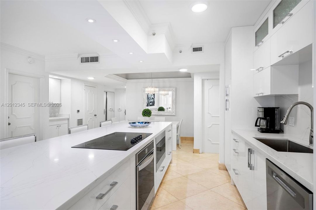 For Sale: $1,475,000 (2 beds, 2 baths, 1490 Square Feet)