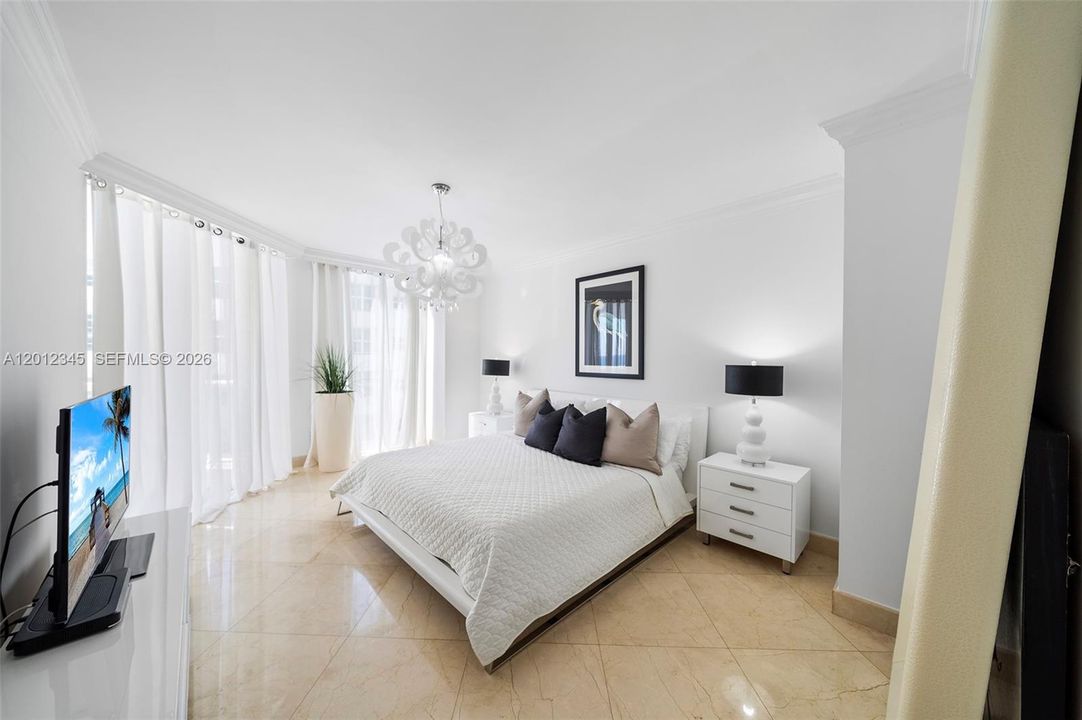 For Sale: $1,475,000 (2 beds, 2 baths, 1490 Square Feet)