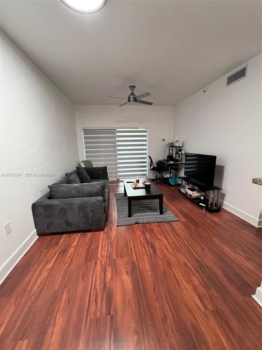 Activo con contrato: $2,300 (1 camas, 1 baños, 652 Pies cuadrados)