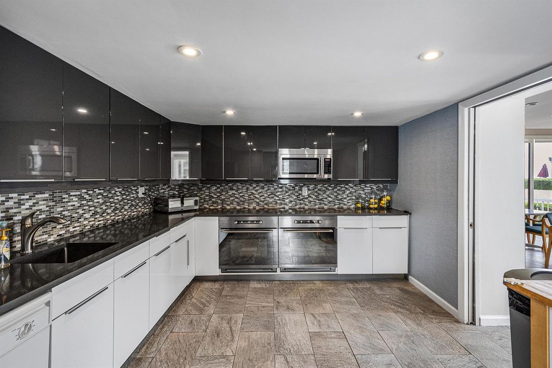 046-3250SouthOceanBoulevard-206S-PalmBea