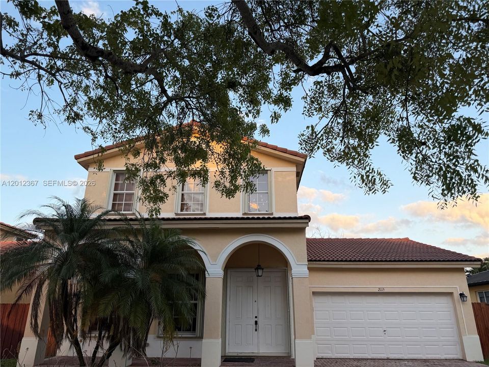 Active With Contract: $2,950 (4 beds, 4 baths, 2347 Square Feet)