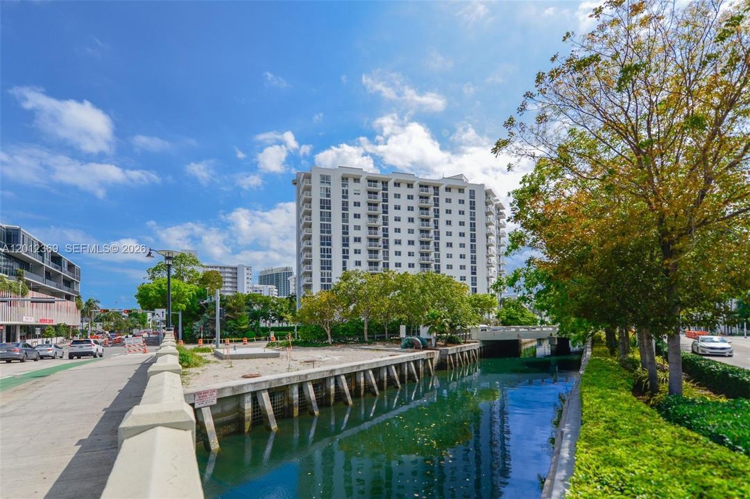 Active With Contract: $4,100 (2 beds, 2 baths, 1000 Square Feet)