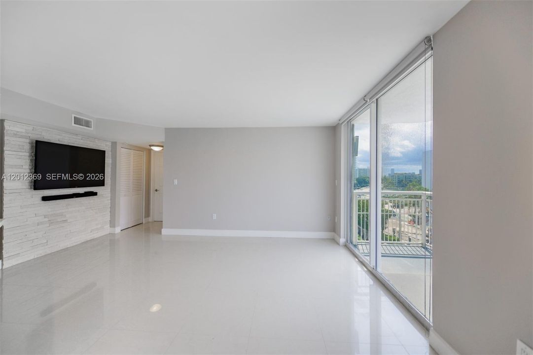 Active With Contract: $4,100 (2 beds, 2 baths, 1000 Square Feet)