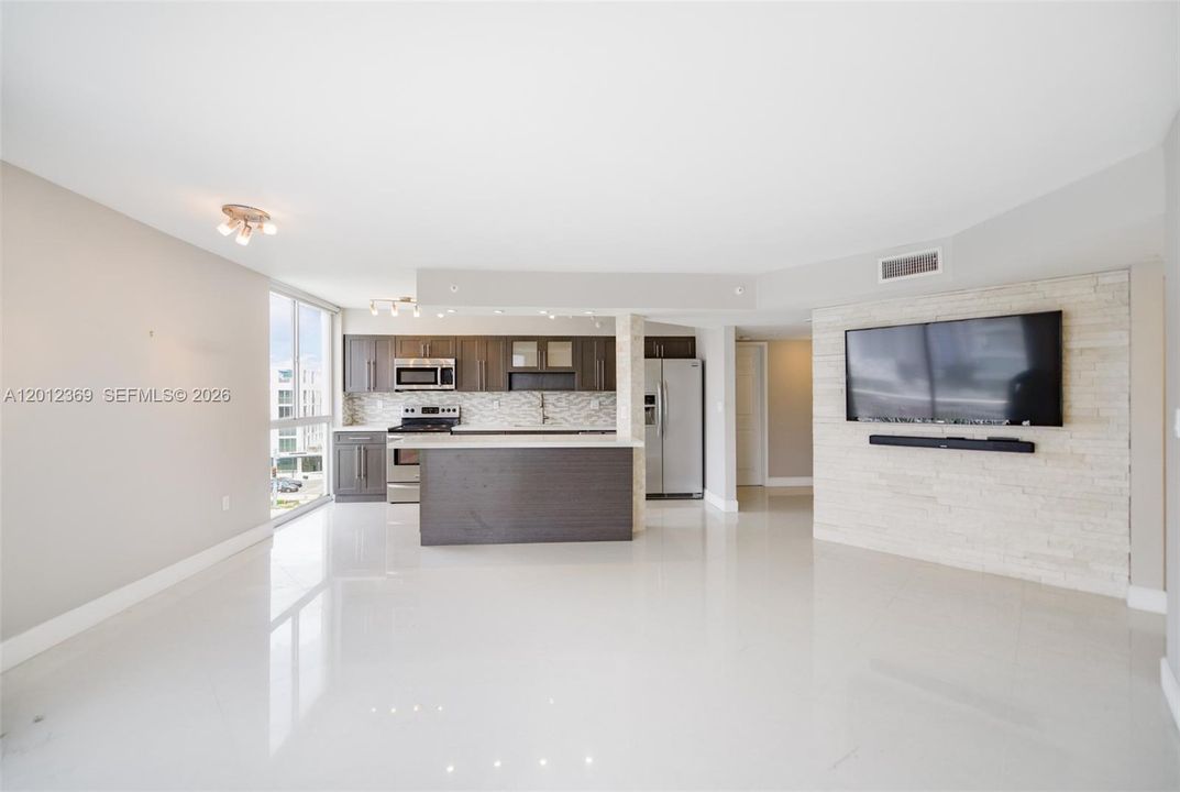 Active With Contract: $4,100 (2 beds, 2 baths, 1000 Square Feet)