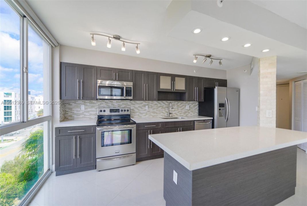 Active With Contract: $4,100 (2 beds, 2 baths, 1000 Square Feet)