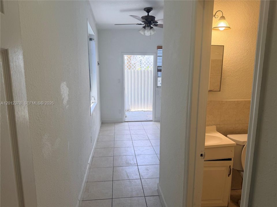 Active With Contract: $1,600 (1 beds, 1 baths, 2031 Square Feet)
