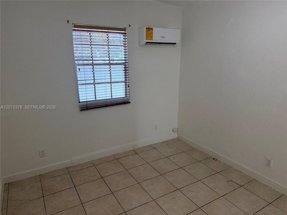 Active With Contract: $1,600 (1 beds, 1 baths, 2031 Square Feet)