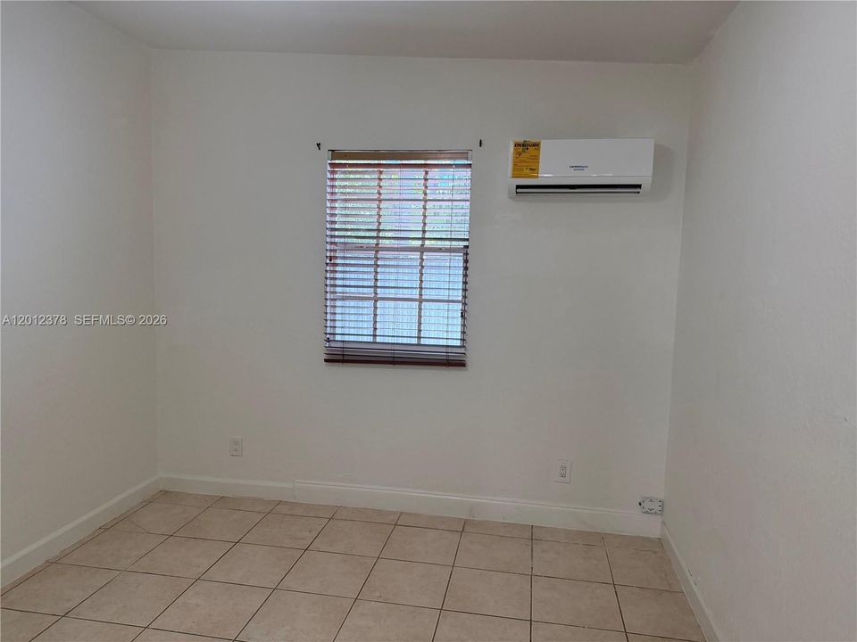 Active With Contract: $1,600 (1 beds, 1 baths, 2031 Square Feet)