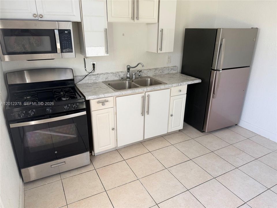Active With Contract: $1,600 (1 beds, 1 baths, 2031 Square Feet)