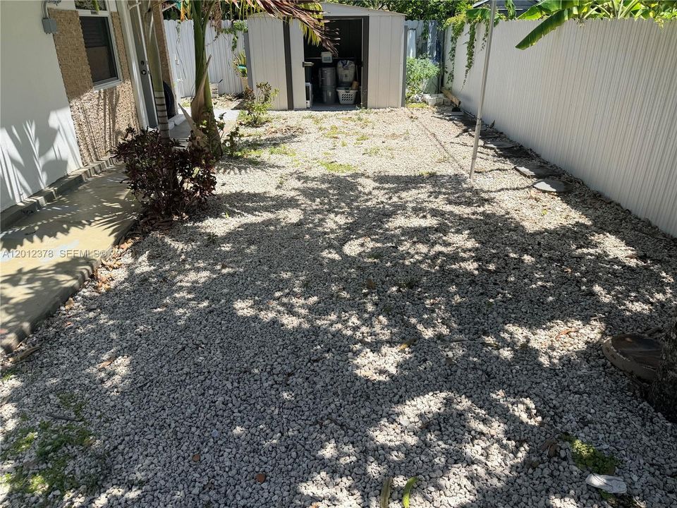Active With Contract: $1,600 (1 beds, 1 baths, 2031 Square Feet)