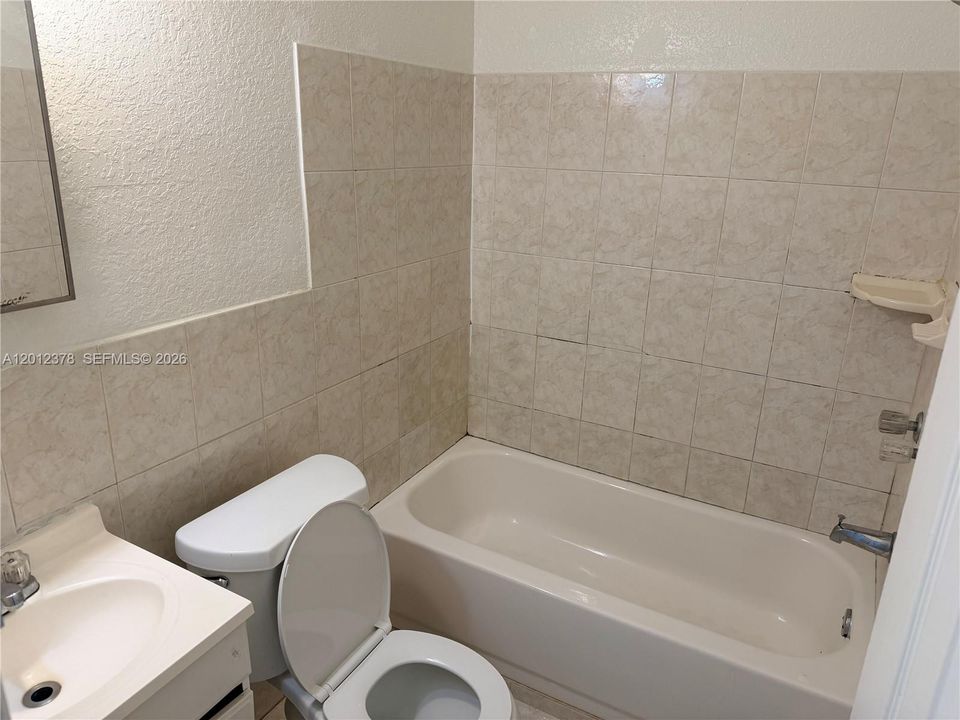 Active With Contract: $1,600 (1 beds, 1 baths, 2031 Square Feet)