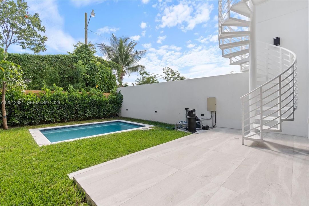 For Sale: $1,589,000 (3 beds, 3 baths, 2247 Square Feet)