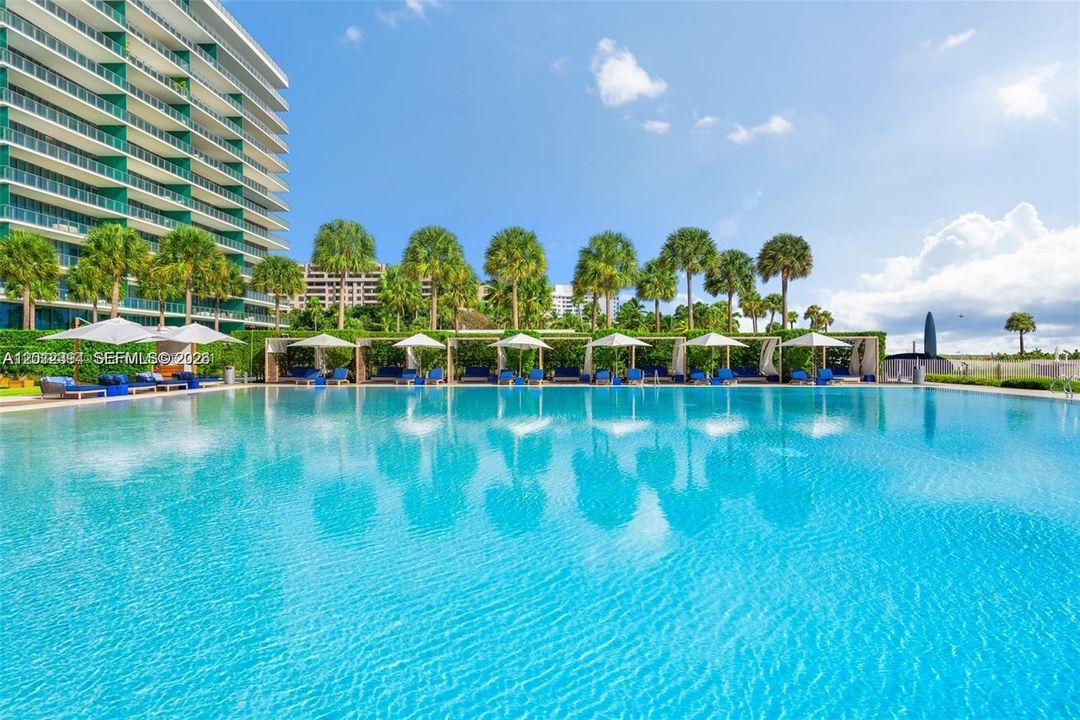 For Sale: $10,500,000 (7 beds, 5 baths, 5000 Square Feet)