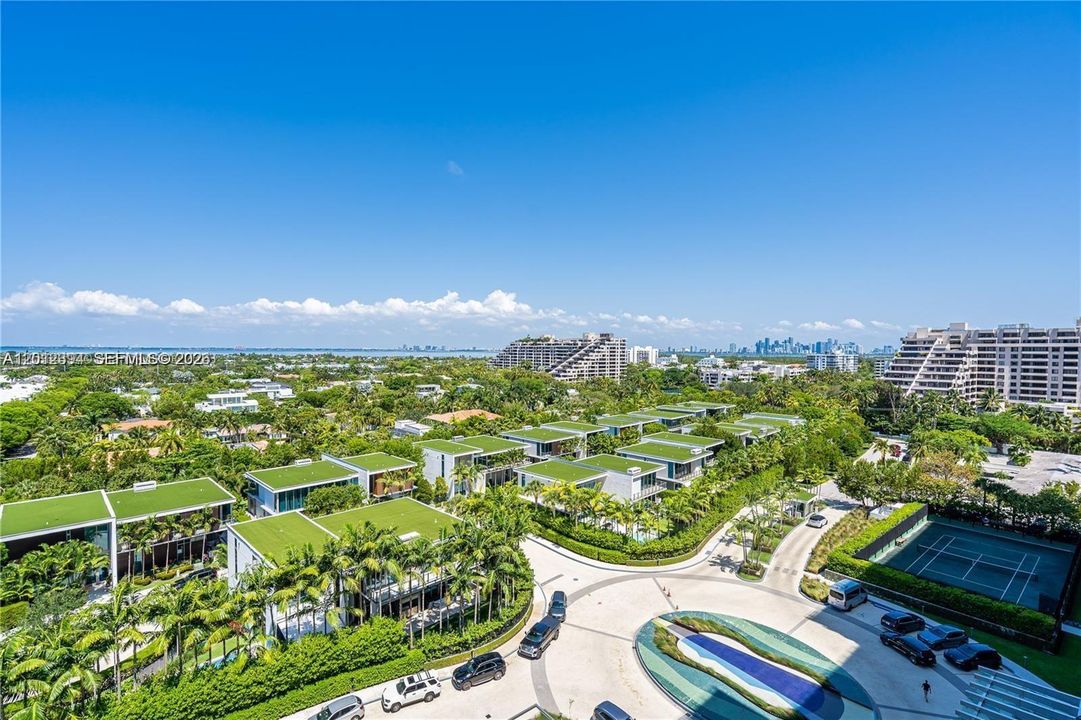 For Sale: $10,500,000 (7 beds, 5 baths, 5000 Square Feet)