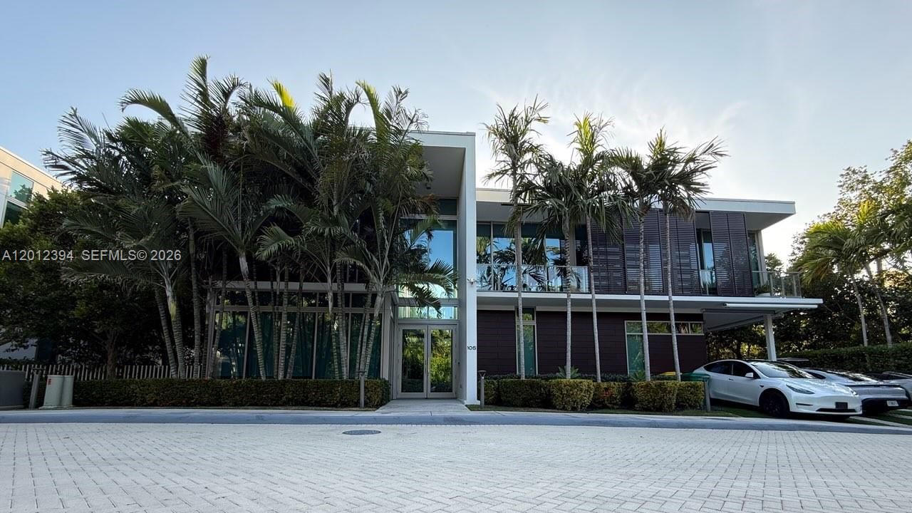 For Sale: $10,500,000 (7 beds, 5 baths, 5000 Square Feet)