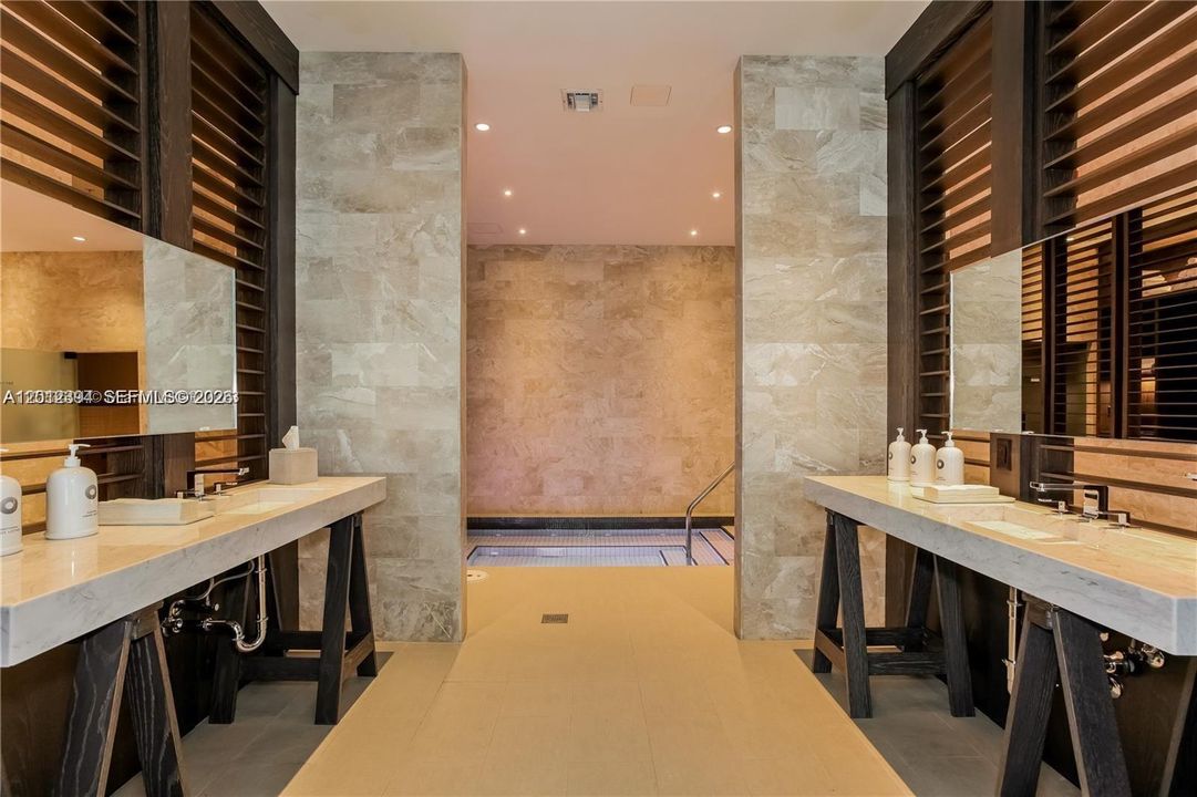 For Sale: $10,500,000 (7 beds, 5 baths, 5000 Square Feet)