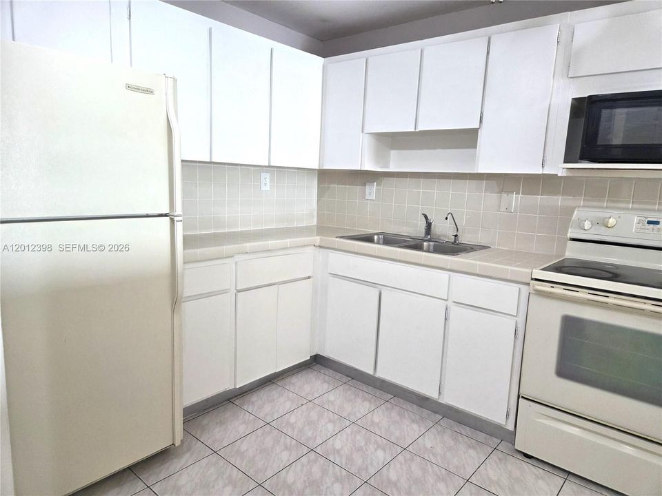 На продажу: $272,000 (3 спален, 2 ванн, 1378 Квадратных фут)