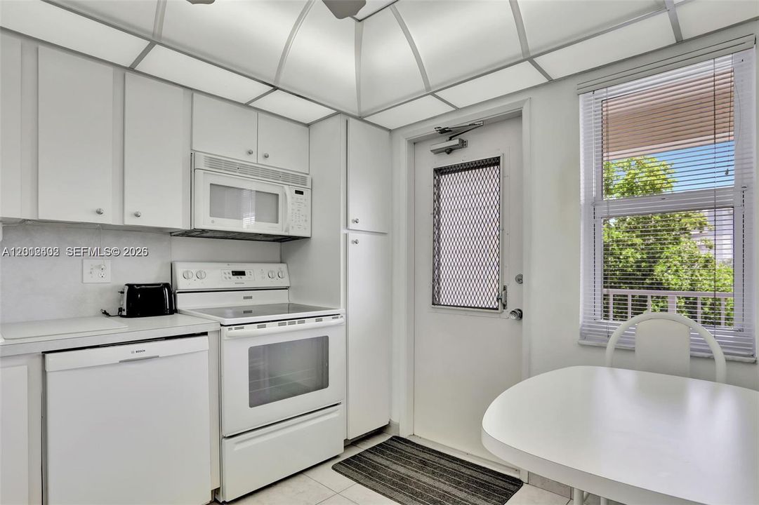 En Venta: $229,000 (2 camas, 2 baños, 1064 Pies cuadrados)