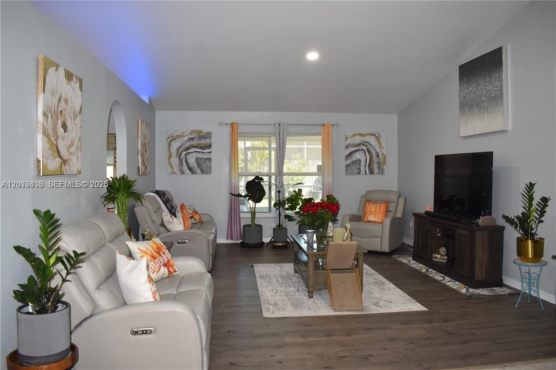 For Sale: $450,000 (3 beds, 2 baths, 2280 Square Feet)