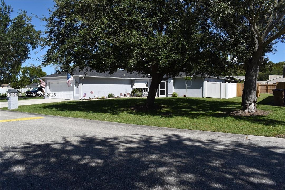 For Sale: $450,000 (3 beds, 2 baths, 2280 Square Feet)