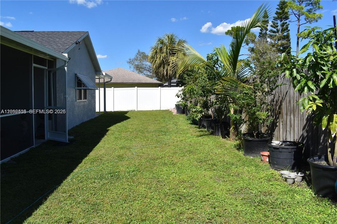 For Sale: $450,000 (3 beds, 2 baths, 2280 Square Feet)
