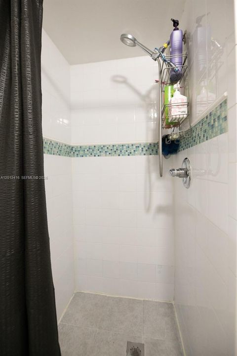 Activo con contrato: $150,000 (2 camas, 2 baños, 900 Pies cuadrados)